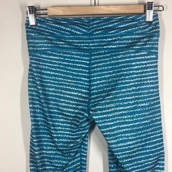 Under Armour heat gear compression capris small - Picture 6 of 9